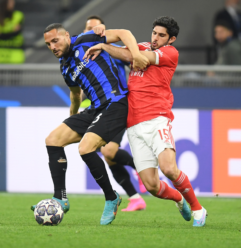 AK在早位 AK在早位